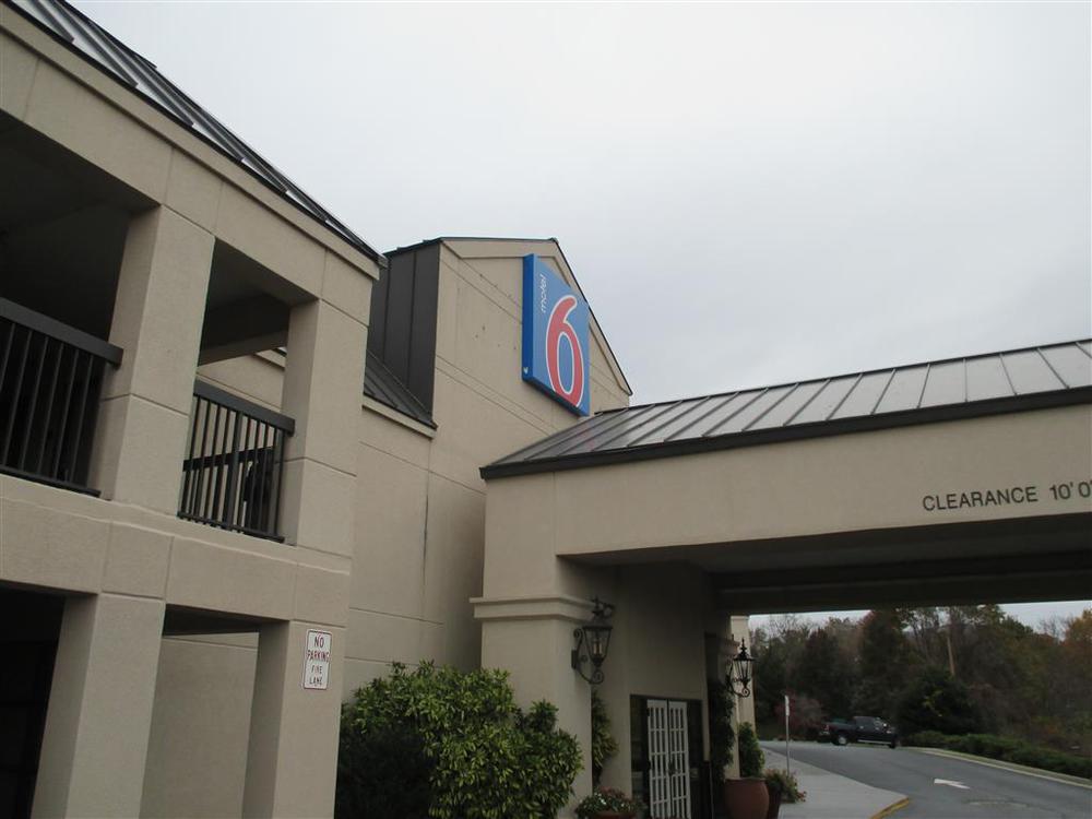 Travelodge By Wyndham Roanoke Hot Springs Exterior photo