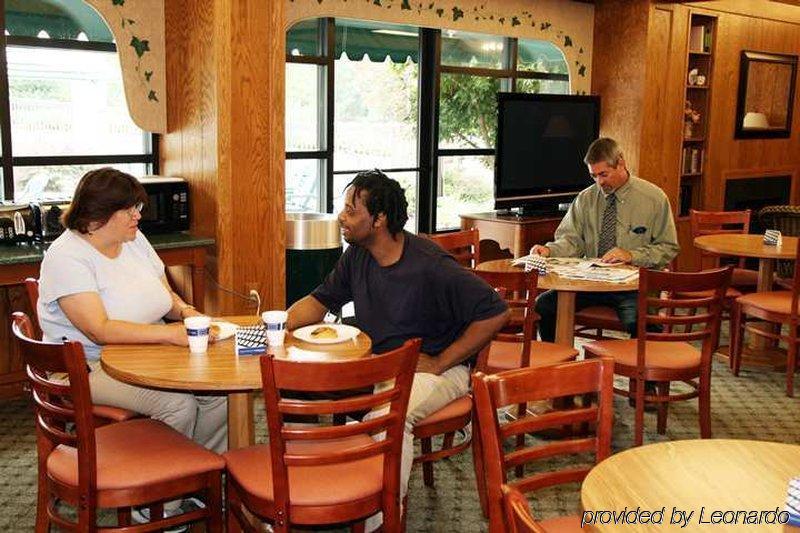 Travelodge By Wyndham Roanoke Hot Springs Restaurant photo