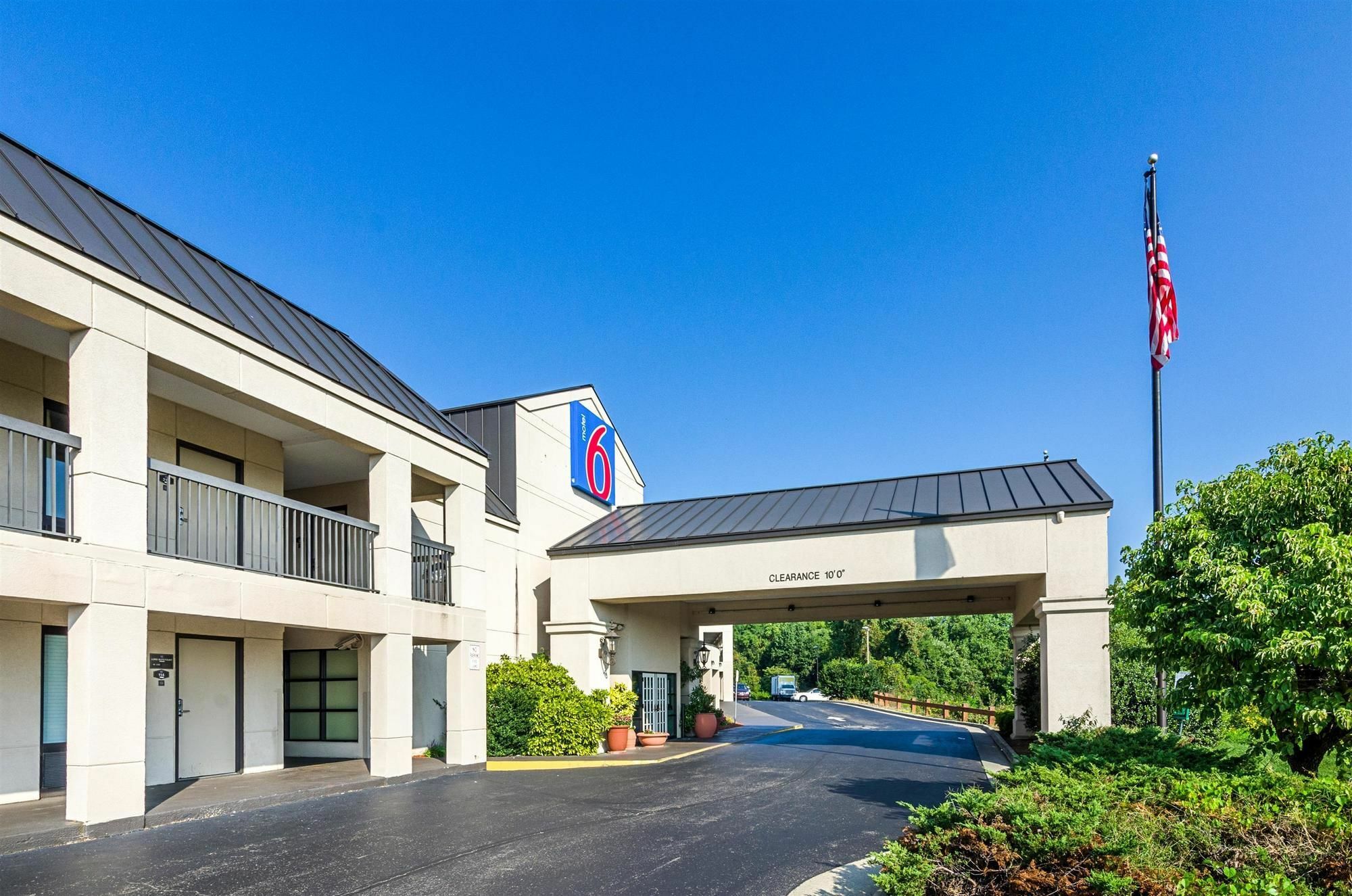 Travelodge By Wyndham Roanoke Hot Springs Exterior photo